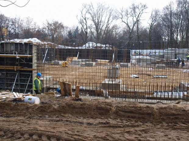 Trwa wylewanie fundamentów - takl wyglądał plac budowy 9 lutego 2009 roku.