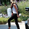 Ashley leaving her house in Mailbu-paparazzi lipiec 2007