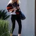 Ashley leaving her house in Mailbu-paparazzi lipiec 2007