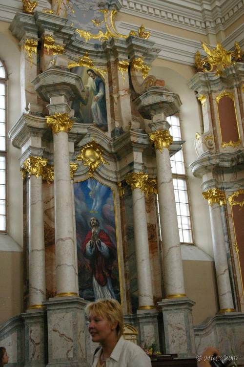W 1966r. sowieci usunęli z kościoła wszelkie ślady polskości i uruchomili muzeum ateizmu z posągiem lenina w miejscu ołtarza głównego. #Wilno
