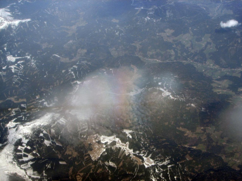 tęczowe góry #samolot #widok #tęcza #góry