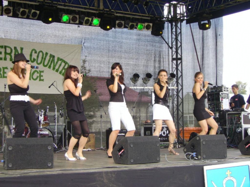 Koncert 15-08-2007 w Babicach jako support to występu Bonney M. Piękne dziewczyny, piękny koncert. Lepszy niz Bonney M.