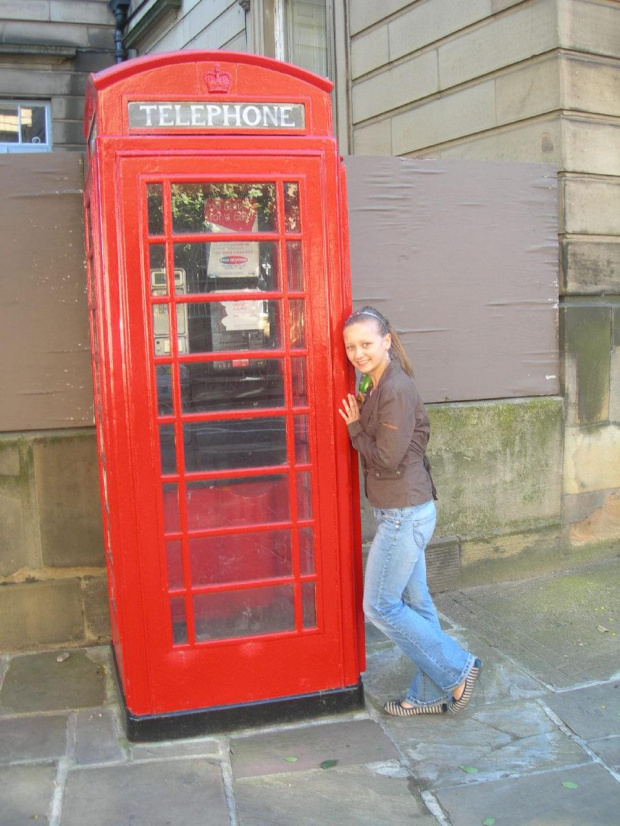 Hehe z angielską budką telefoniczną... :D