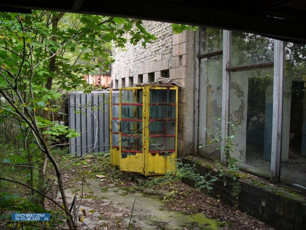 Budka telefoniczna obok PKS #zona #chernobyl #czarnobyl #pripyat #prypec #pks #opuszczone #promieniowanie #katastrofa