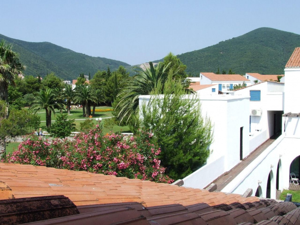 Czarnogora- Budva- widok z tarasu pokoju hotelowego.