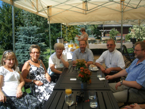 Poprawiny - goście weselni - od lewej: Agnieszka, Dorota, Lydia, Gerard, O. Klaudiusz, Peter
