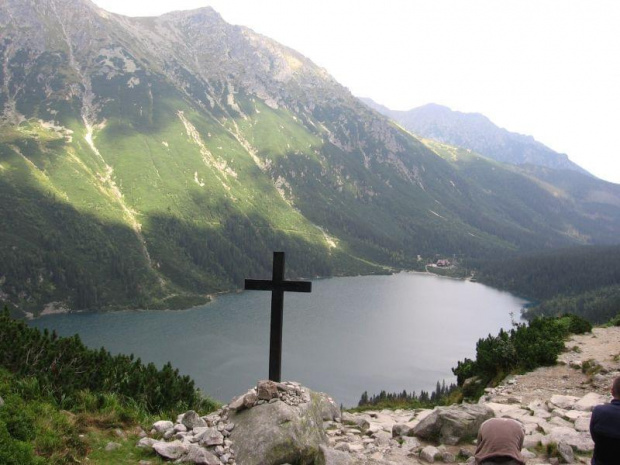 Krzyż nad Czarnym Stawem pod Rysami 1581 m n.p.m. - 10:24