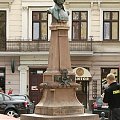 pomnik naszego patrona szkoły Adama Mickiweicza w Tarnowie