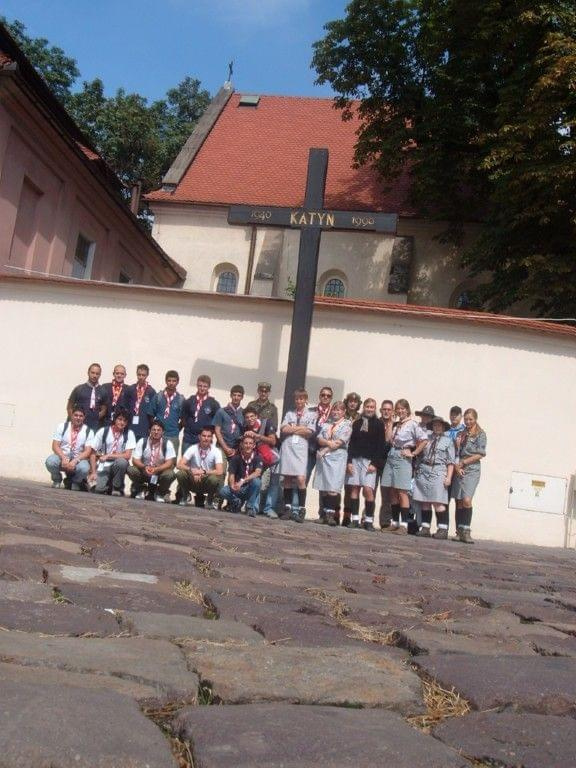 w mundursach