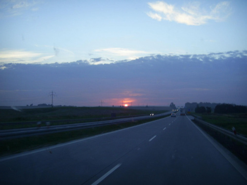 O zachodzie słońca jeszcze na autostradzie A-4 #Militaria #PolskieMiasta