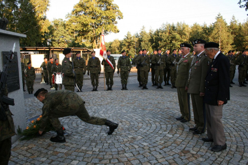 Złożenie wieńca pod pomnikiem, gen Stanisława Maczka #Militaria #Imprezy #Plenerowe