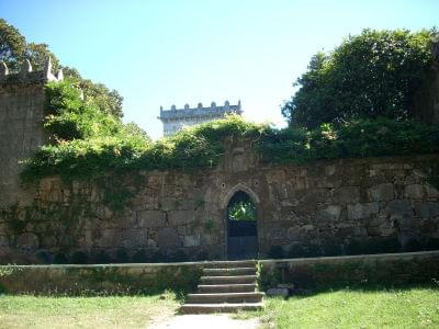 Vigo - park zamkowy, wejście do tajemniczego ogrodu