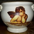 rękodzieło - piękna ceramiczna donica-osłonka z motywem aniołka Rafaela - 19 x 13 cm - dostępna w sprzedaży