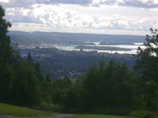 Restauracja poniżej skoczni, widok na Oslo i fiord