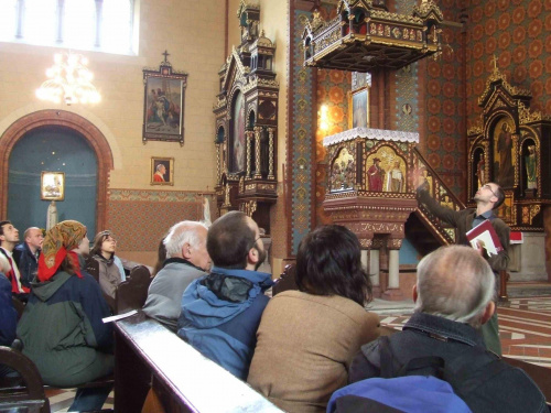Wnętrze odnawianego kościoła Św. Trójcy w Kochłowicach. Uczestnicy Spaceru historycznego (6 X 2007). Z tyłu ambona. #DniDziedzictwa #NowyKościół #Kochłowice #kochlowice #Kochlowitz