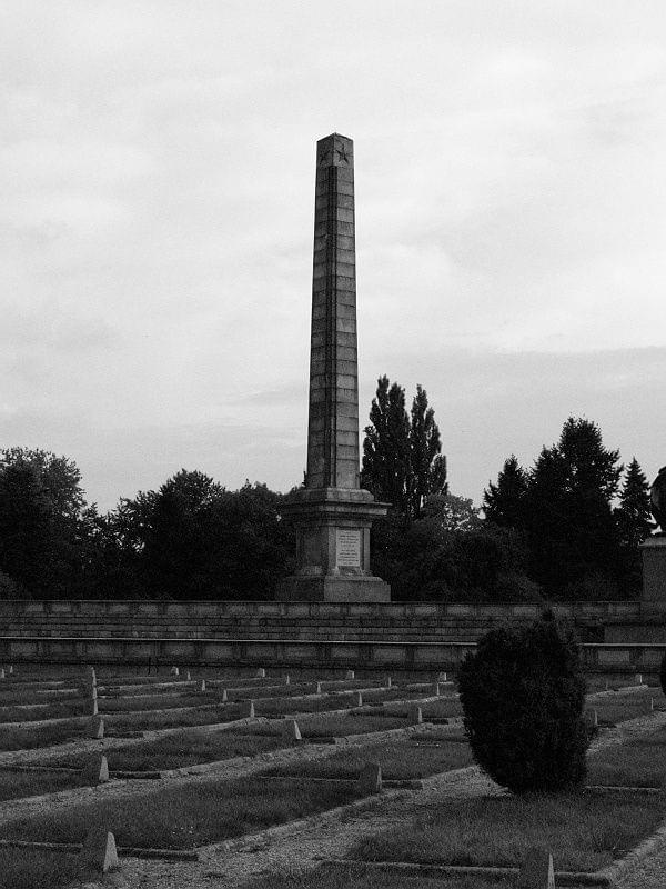 Cmentarz Wojenny #WarszawaCmentarze